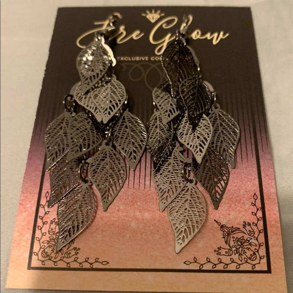 Boho chic palladium tone dangling leaf earrings